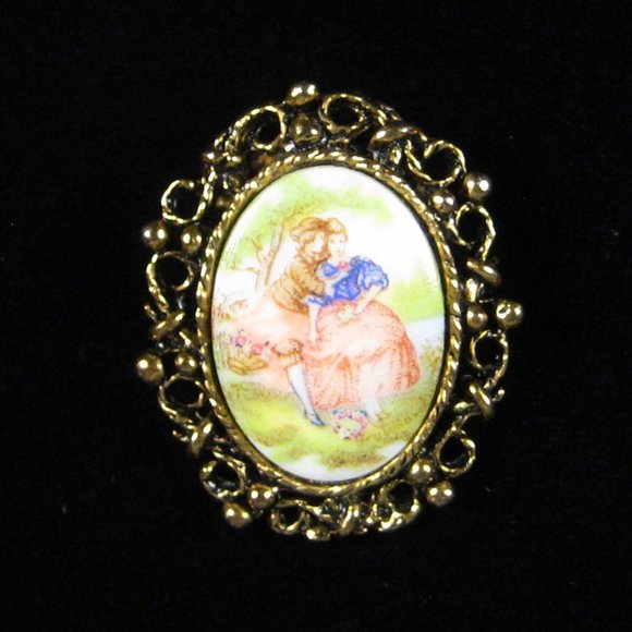 Cameo Figurative Brooch Pin Goldtone Vintage 1980s 1.4 in Estate Oval Ceramic - Picture 4 of 4